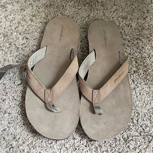 Eddie Bauer womens size 11 khaki flip flops sandals thong new with tags
